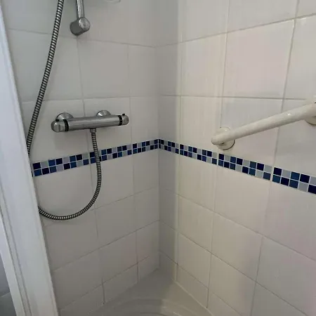 Appartement Cosy Avec Cabine, Piscine, Parking, Lave-linge, Proche Et Commerces. - Fr-1-702-9 *