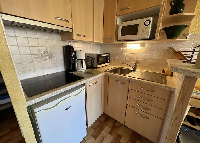 Cosy Avec Cabine, Piscine, Parking, Lave-linge, Proche Et Commerces. - Fr-1-702-9